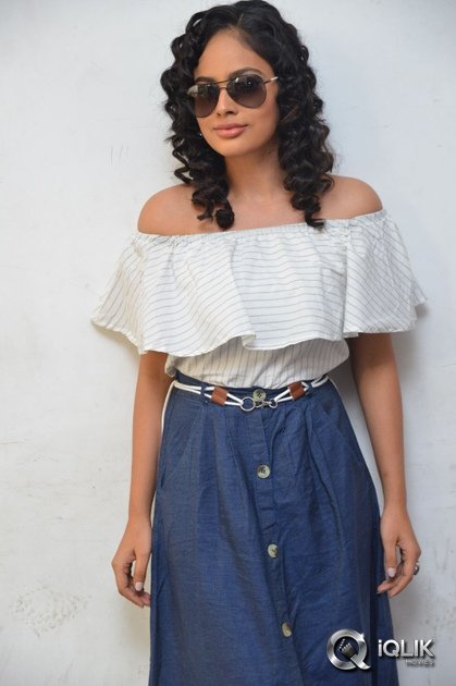 Nandita-Swetha-at-Ekkadiki-Pothavu-Chinnavada-Movie-Promotions